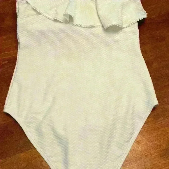 VERO MODA SWIMSUIT LADIES SIZE SMALL OFF WHITE SUMMER POOL BEACH RUFFLE SHOULDER - Picture 8 of 8